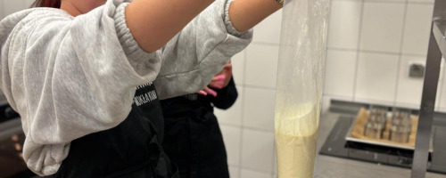 Przygotowywanie deserów restauracyjnych