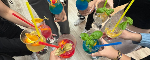 Serwis napojów mieszanych i alkoholi